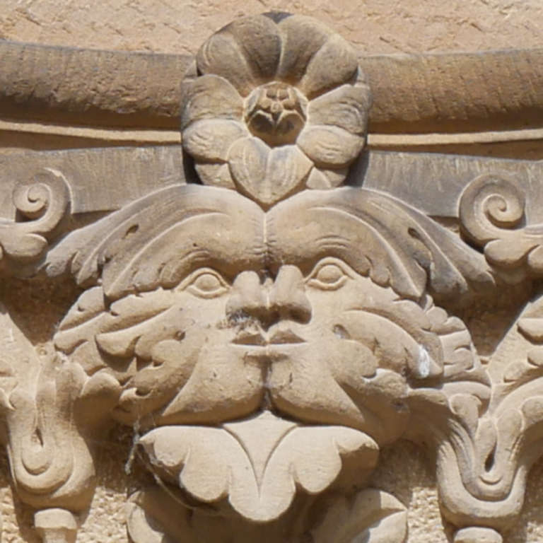 detailreiches Kapitell  Fokus